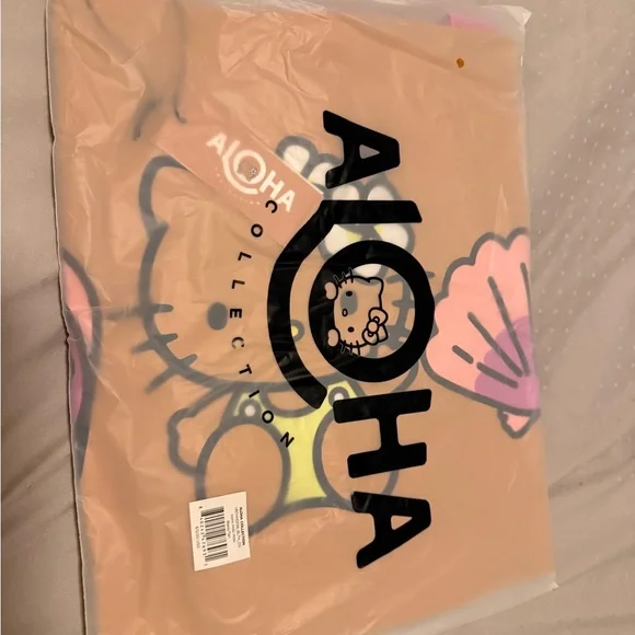 ALOHA COLLECTION SPECIAL EDITION Hello Kitty Holo Holo Tote - Picture 10 of 11